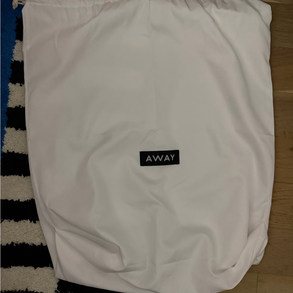 Away medium suitcase dust bag